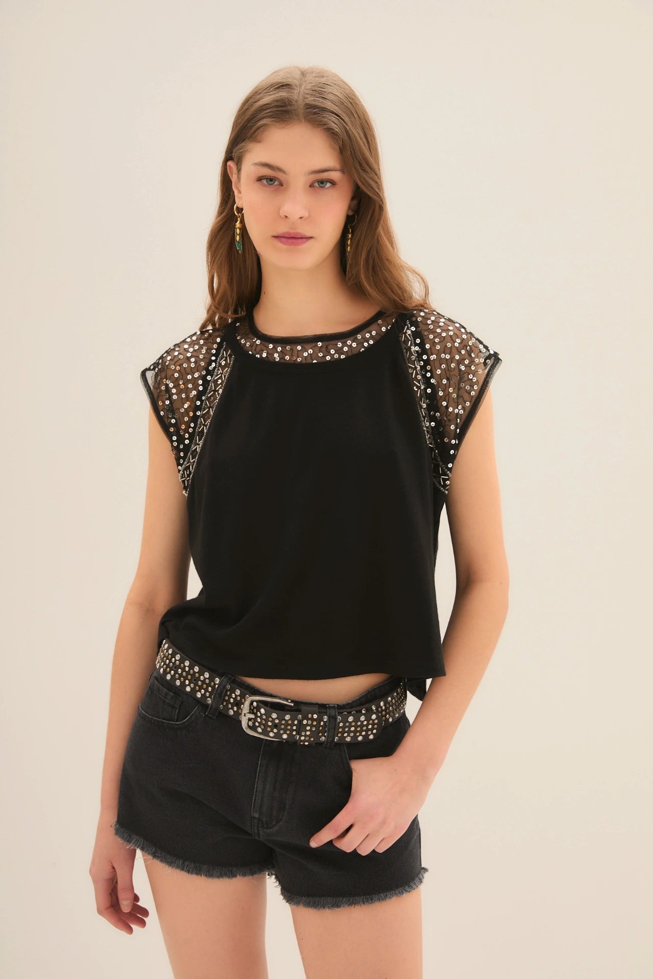 REMERA MINIMAL SEQUINS
